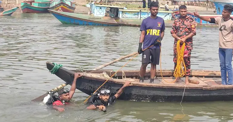 নিহত স্কুলছাত্রের লাশ উদ্ধারে ফায়ার সার্ভিসের ডুবুরি বাহিনী